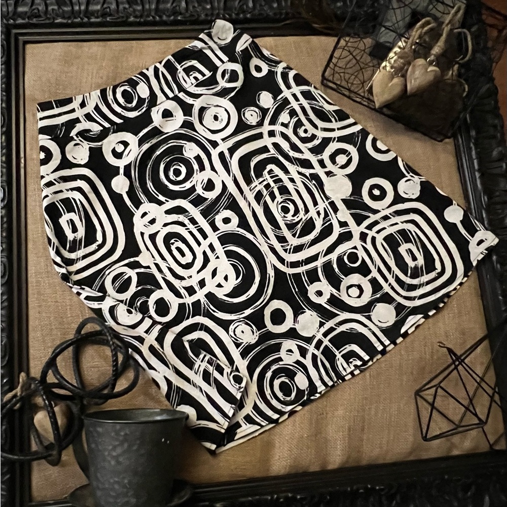 EUC Relativity Petite Black and White A Line Geo Print Skirt. Size 6